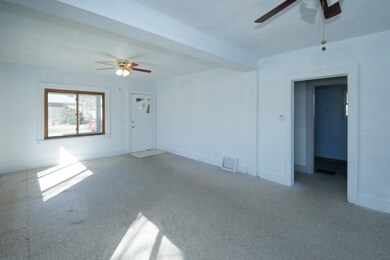 618 Constantine St-105