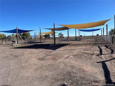 Casita Park common area with shaded picnic area