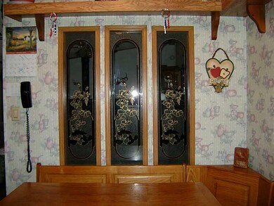 Kitchen. DINING AREA