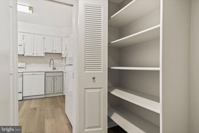 3709 S George Mason Dr unit 1507 E, Baileys Crossroads, VA 22041 - photo 6