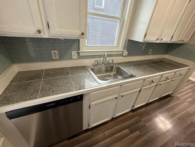 358 W Elza Ave, Hazel Park, MI 48030 - photo 7