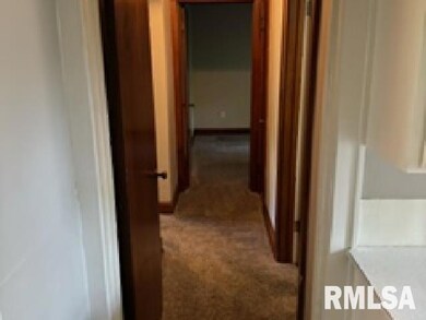 1728 E Locust St unit E, Davenport, IA 52803 - photo 6