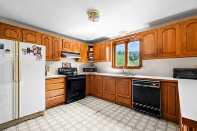 36 Auburn Rd, Hooksett, NH 03106 - photo 2