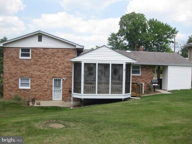 6409 Gifford Ln, Temple Hills, MD 20748 - photo 2