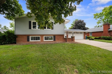 1306 W Illinois Ave, Aurora, IL 60506 - photo 2