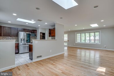 9301 Santayana Dr, Fairfax, VA 22031 - photo 4