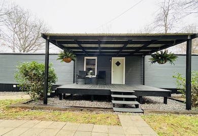 303 Conger St, Cumberland City, TN 37050 - photo 2