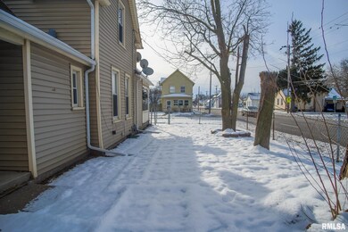 1730 W 8th St, Davenport, IA 52802 - photo 3