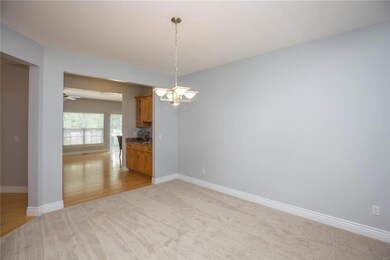 dining room with wet bar