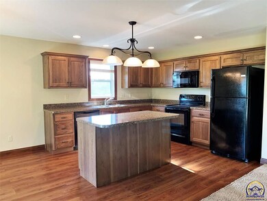 6013 SW 44th St, Topeka, KS 66610 - photo 5