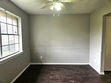 7115 Log Hollow Dr, Houston, TX 77040 - photo 4