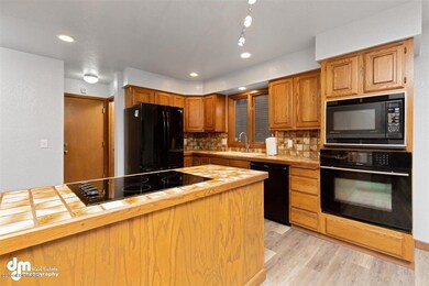 27-Kitchen 20201130-DW-1957