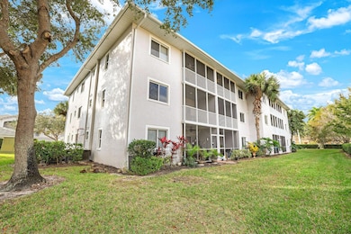 7839 Regal Heron Cir unit 206, Naples, FL 34104 - photo 5