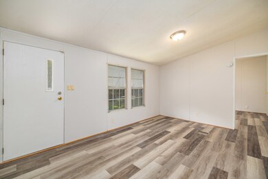 722 Virginia Ave, Victoria, VA 23974 - photo 2