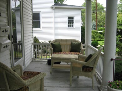 140 Milbank Ave, Greenwich, CT 06830 - photo 2