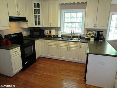 Kitchen - Eat-in Kitchen Boasts 42