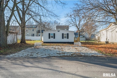 305 N 1st St, Dunlap, IL 61525 - photo 2