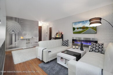 (5) entry foyer living room