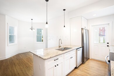 Island/ dining area