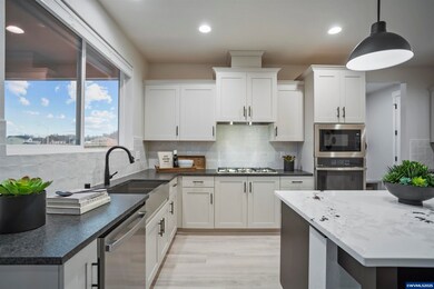 792 Magnolia Ave, Woodburn, OR 97071 - photo 6