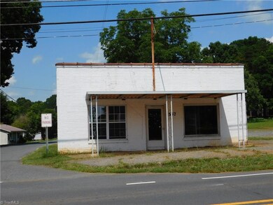 557 Coleridge Rd, Ramseur, NC 27316 - photo 2
