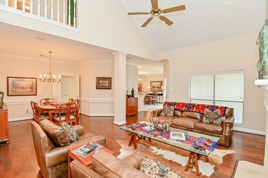 8018 Oakwood Trace, Houston, TX 77040 - photo 5