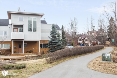 Exterior_Trail 8077-FULL