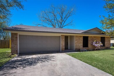 1105 Kent Dr, Gainesville, TX 76240 - photo 2