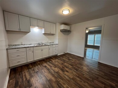 305 W Acheson St, Denison, TX 75020 - photo 6