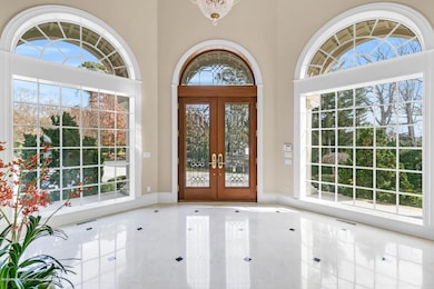 Impressive Sun-filled Entry