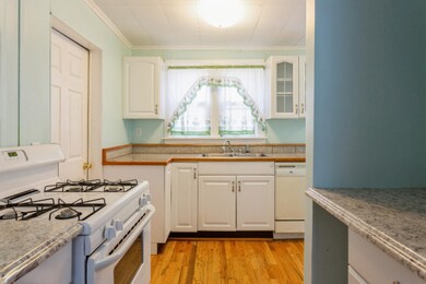 04_206SElmSt_5_Kitchen_HiRes