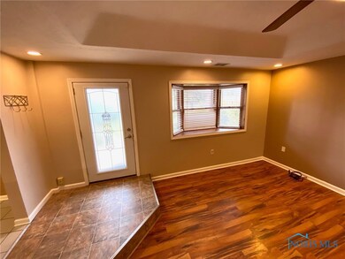 Nice Bow Window let's lots of Natural Light in