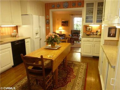 Kitchen - Updated - hardwood - lots of cabinets