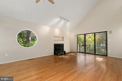 11917 Moss Point Ln, Reston, VA 20194 - photo 6