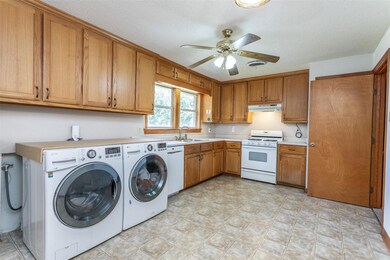 1711 E Garnett St, Gainesville, TX 76240 - photo 3