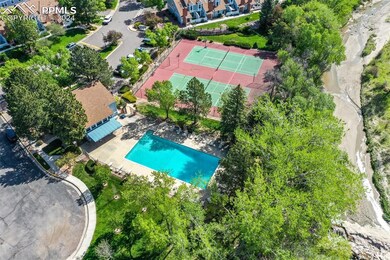 Pool, 2 tennis courts and clubhouse