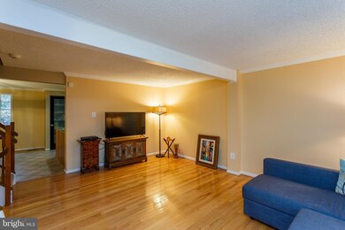 8675 Bent Arrow Ct, Springfield, VA 22153 - photo 5