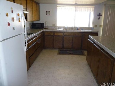 8061 Wesley Rd, Joshua Tree, CA 92252 - photo 6