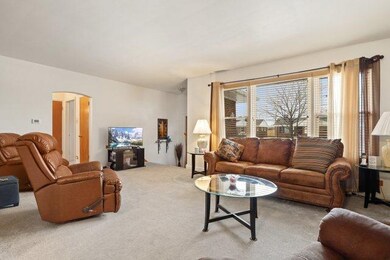 10319 Pelham St, Westchester, IL 60154 - photo 3