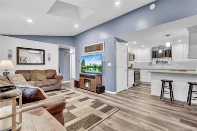 27 Kirby Ln, Ronkonkoma, NY 11779 - photo 6