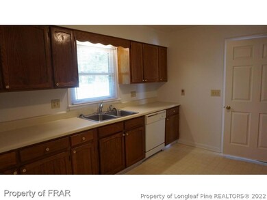 829 Stoneykirk Dr, Fayetteville, NC 28314 - photo 4