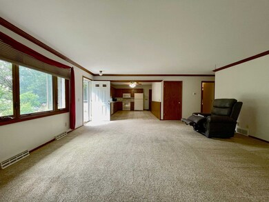 404 Bramble Ln, Brooklyn, WI 53521 - photo 3