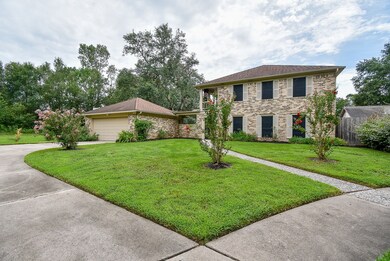 145 Saint Andrews Dr, Friendswood, TX 77546 - photo 2