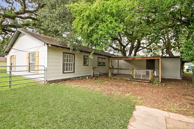 1401 Cos St, Liberty, TX 77575 - photo 4