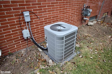 18672 Beatrice St, Clinton Township, MI 48036 - photo 6