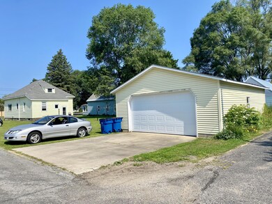 Detached 2.5 Car Garage
