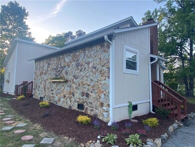 2400 Lynn Oak Dr, Greensboro, NC 27406 - photo 6