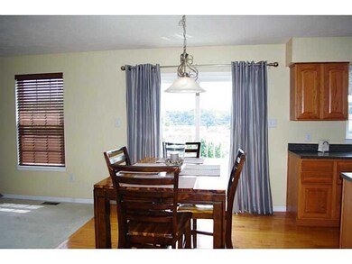Kitchen. This eat n kitchen is great for entertain