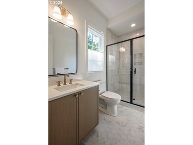 Bedroom-Full Bathroom