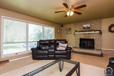 6226 SW Wanamaker Rd, Auburn, KS 66402 - photo 4